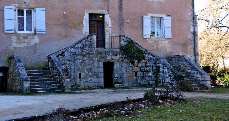 Escalier du presbytère - Tourtoirac