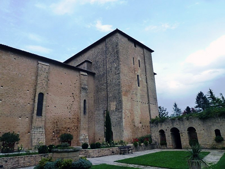 Derrière l'église - Trémolat