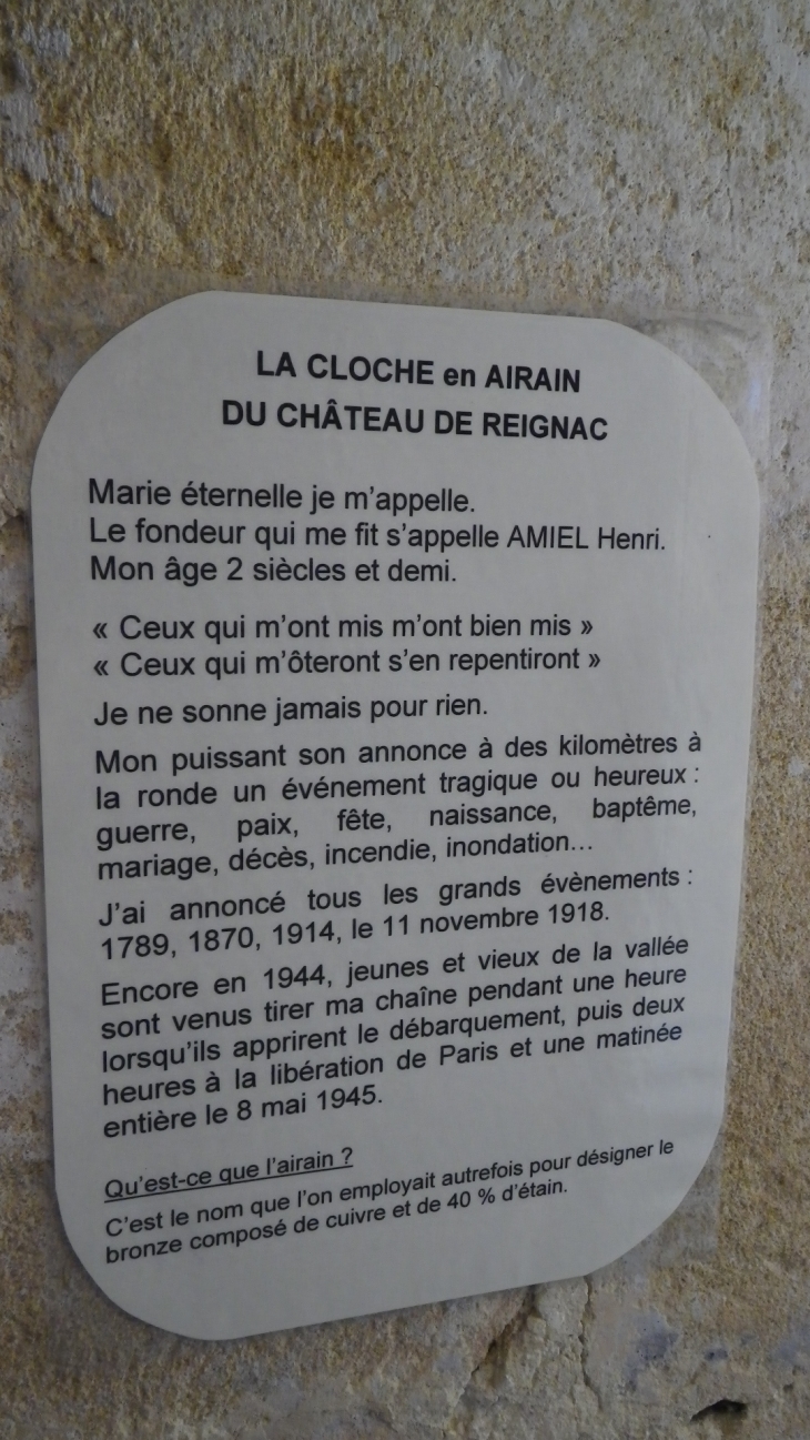 Panneau d'information sur la cloche de la maison forte. - Tursac