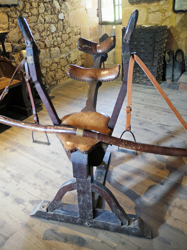 Maison forte de Reigna : musée de la torture et cachot - Tursac