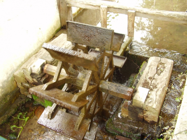 Moulin à eau sur le Fonpeyre - Vallereuil