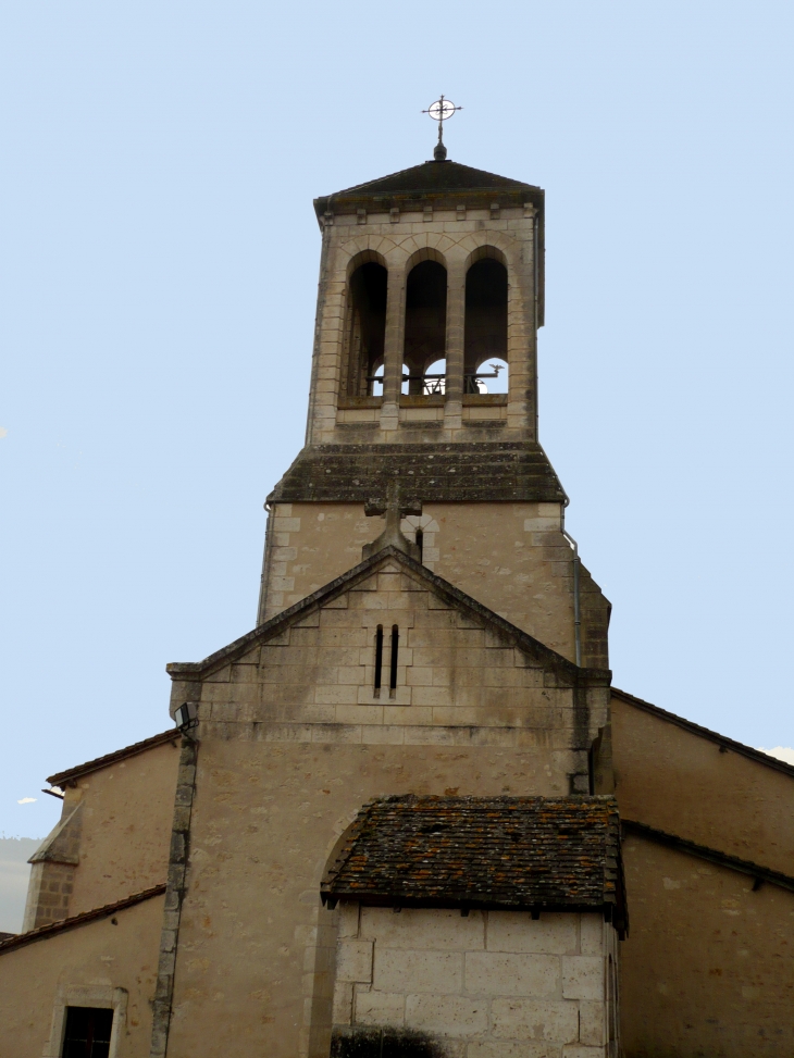 Clocher de l'église Saint-Jean-Baptiste. - Varaignes