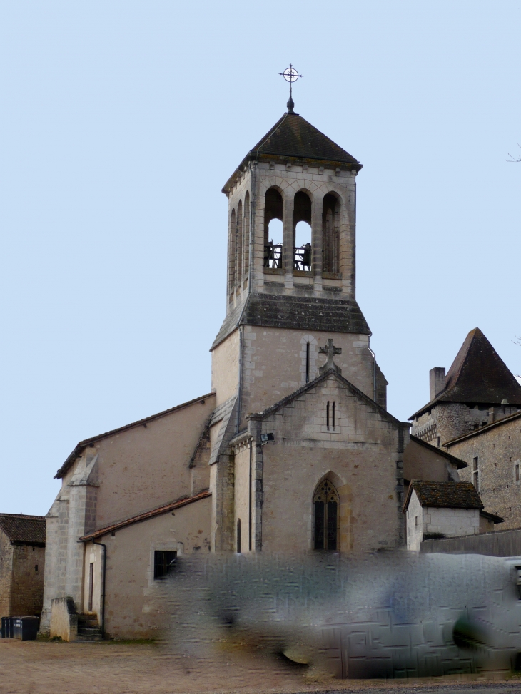 Eglise Saint-Jean-Baptiste, XIIe et XIIIe siècles, remaniée aux XVe et XIXe siècles. - Varaignes