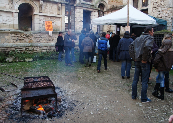 Foire-aux-dindons-2013- Dans la cours du château. - Varaignes