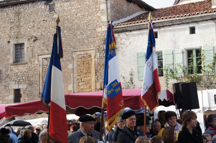 Foire aux dindons 2013 - Gerbe au Monument aux Morts 14/18. - Varaignes