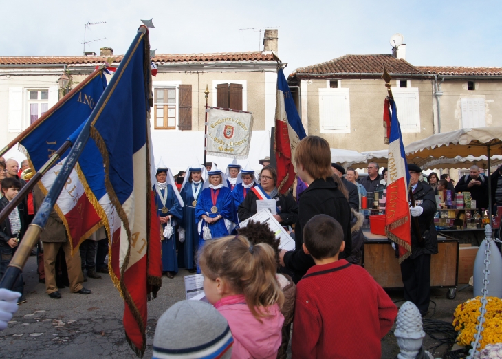 Foire aux dindons 2013 - Gerbe au Monument aux Morts 14/18. - Varaignes