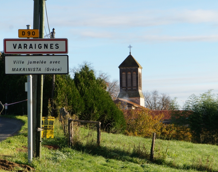 Autrefois : Varanea en 1283. Varaigne au XVIIe siècle. - Varaignes