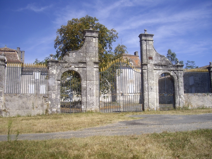 Château de la Raye17ème. - Vélines