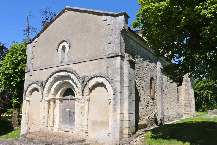 Eglise Notre Dame de l'Assomption, des XIIe et XIVe siècles. - Vendoire