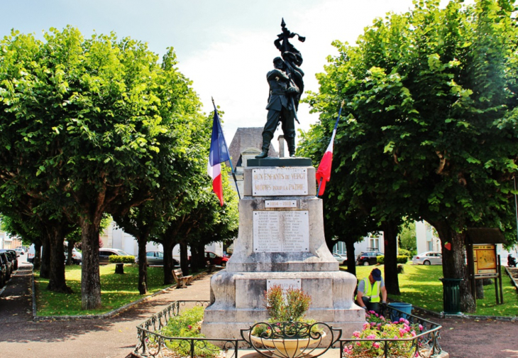 Monument-aux-Morts - Vergt