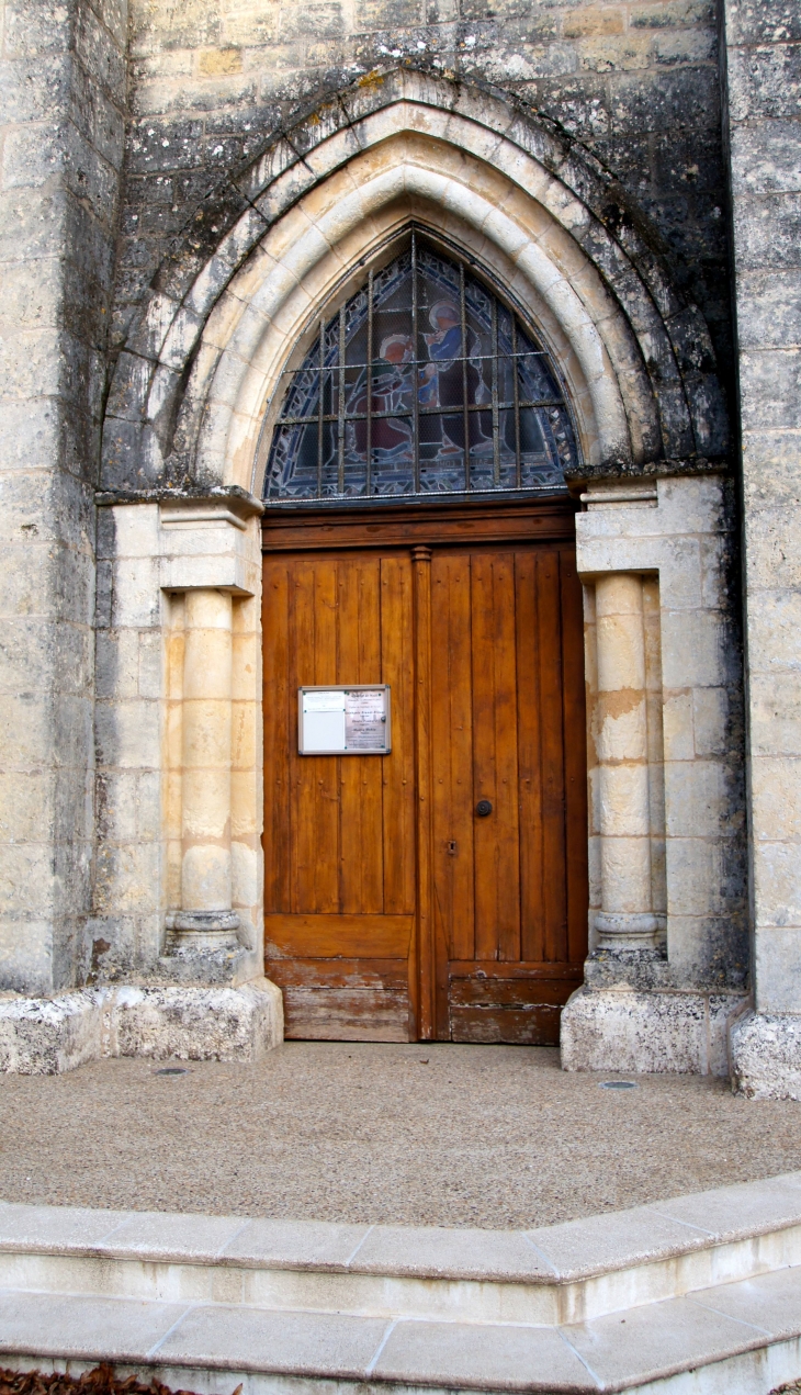 Le Portail de l'église Notre Dame de l'Assomption. - Veyrines-de-Vergt