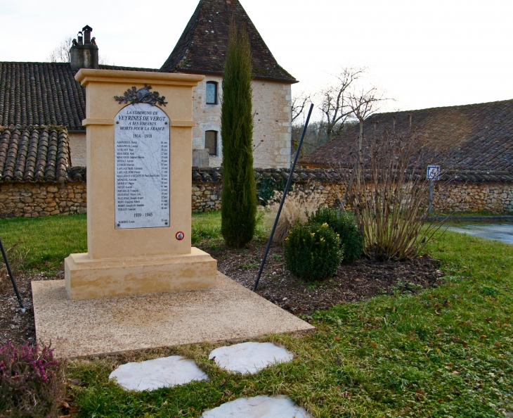 Le Monument aux Morts - Veyrines-de-Vergt