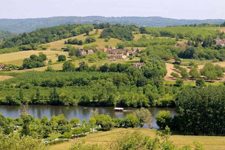 Depuis les jardins suspendus de Marqueyssac. La rivière Dordogne. - Vézac