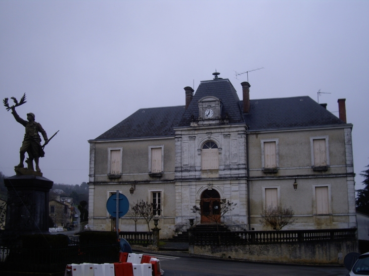 L'hôtel de ville. - Villamblard