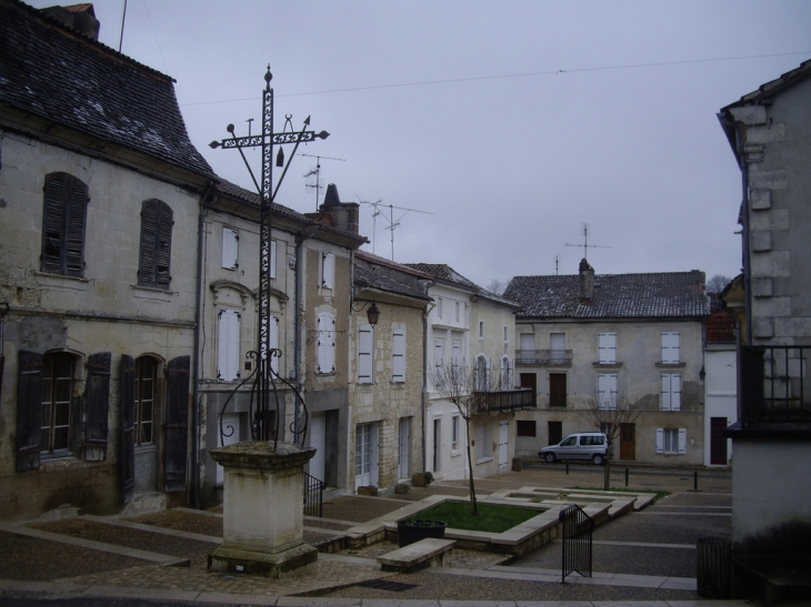 La rue de la liberté. - Villamblard