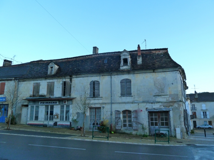 Maison ancienne du village - Villamblard