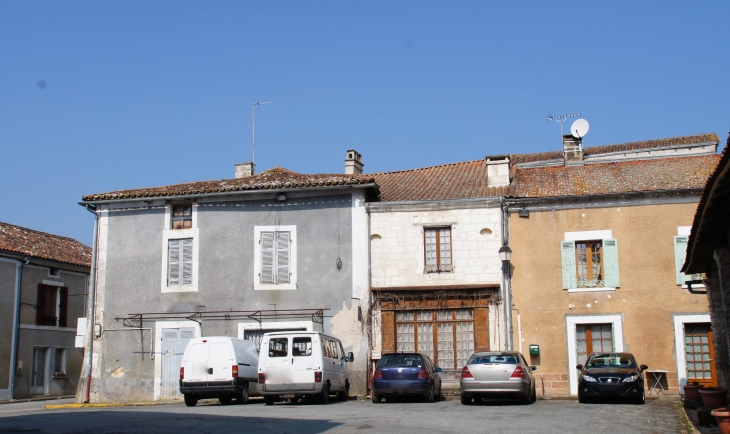 Place de l'église. - Villars