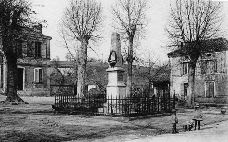 Le Monument aux Morts vers 1925 (carte postale ancienne). - Villars