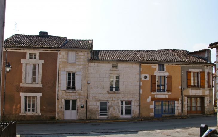 Maisons du village. - Villars