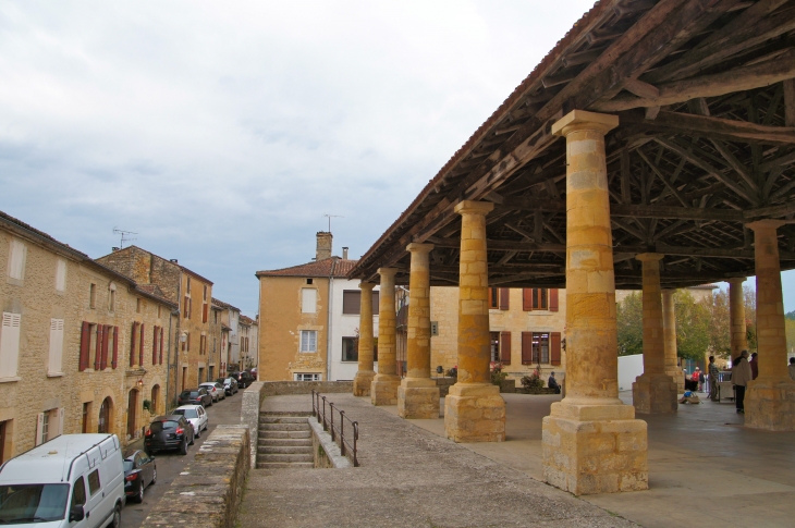 La Halle. - Villefranche-du-Périgord