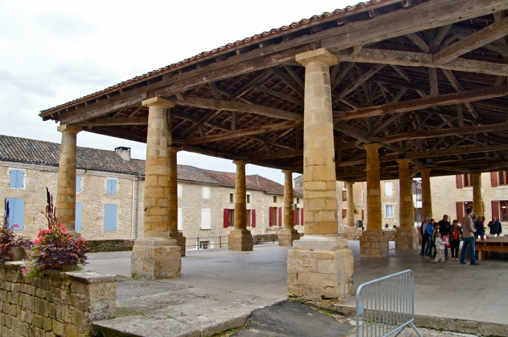 La Halle (25ème Fête de la Châtaigne). - Villefranche-du-Périgord