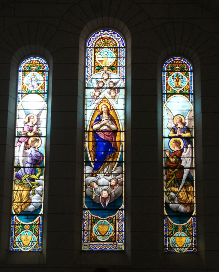 Vitrail de l'église Notre Dame de l'Assomption, - Villefranche-du-Périgord