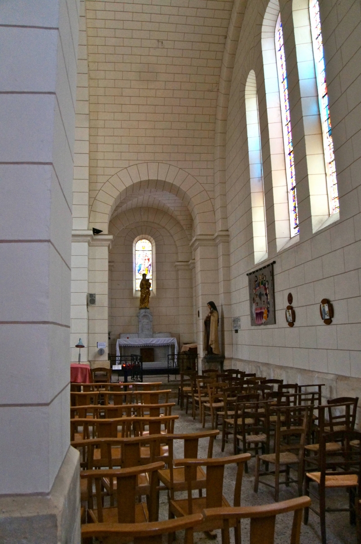 Collatéral droit de l'église Notre Dame de l'Assomption. - Villefranche-du-Périgord