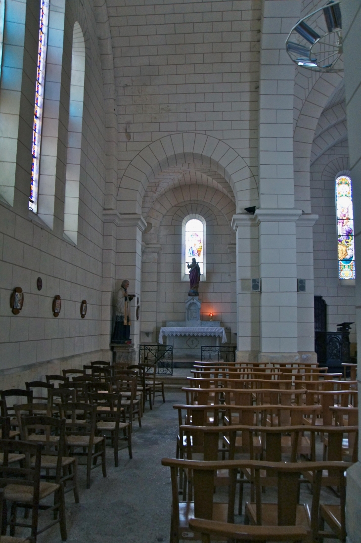 Collatéral gauche de l'église Notre Dame de l'Assomption. - Villefranche-du-Périgord