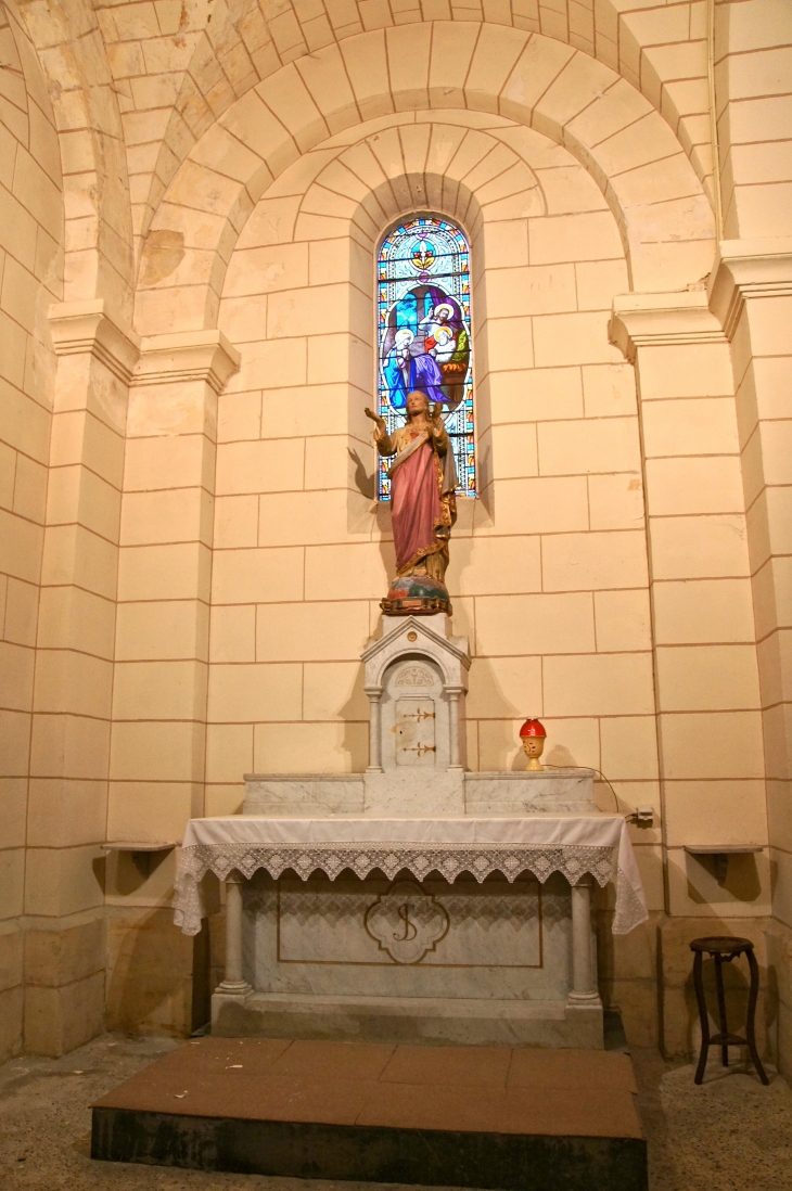 La chapelle du collatéral gauche de l'église Notre Dame de l'Assomption. - Villefranche-du-Périgord