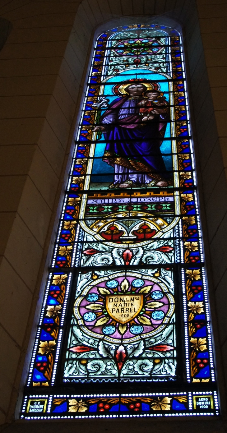 Vitrail de l'église Notre Dame de l'Assomption, - Villefranche-du-Périgord