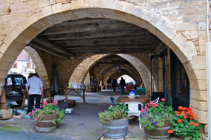 Les Arcades. - Villefranche-du-Périgord