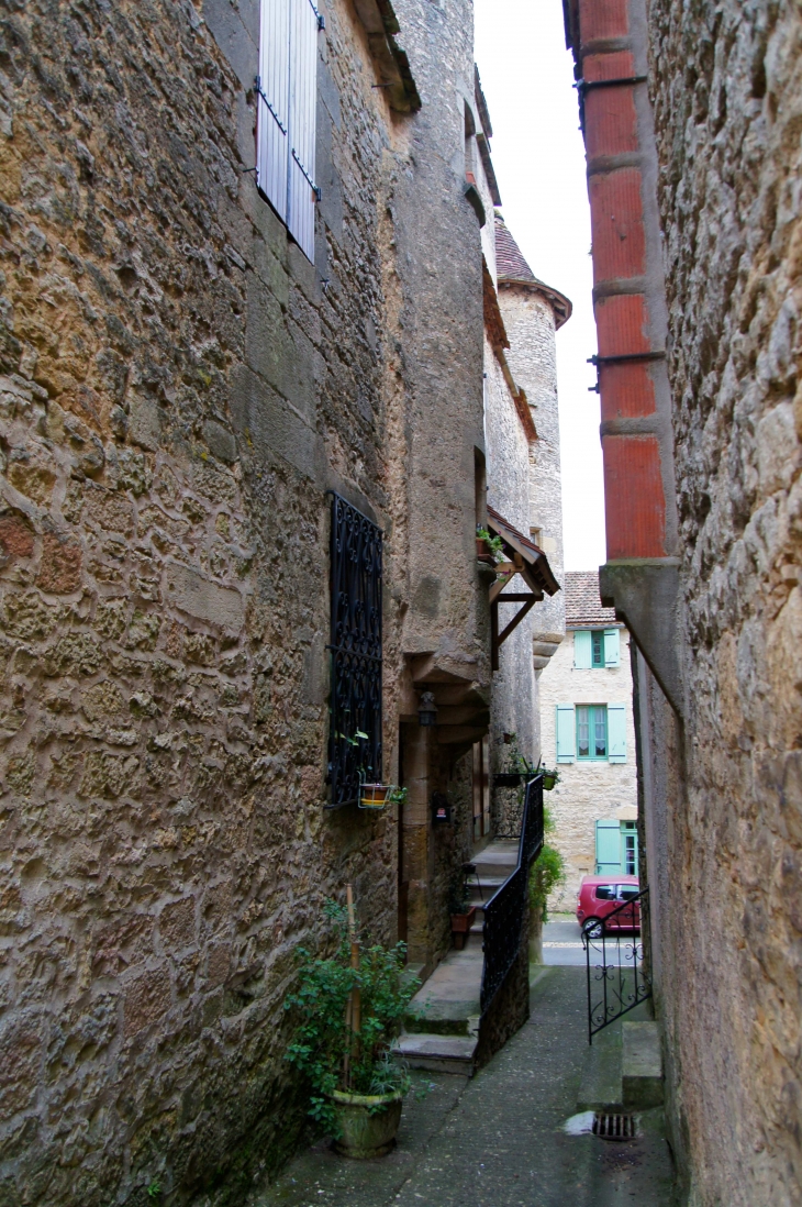 Une ruelle. - Villefranche-du-Périgord