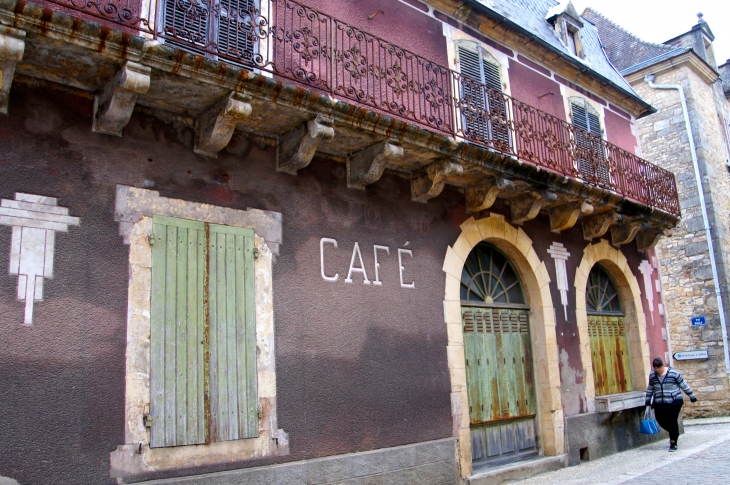 Un ancien commerce. - Villefranche-du-Périgord