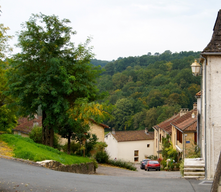 Une rue du village. - Villefranche-du-Périgord