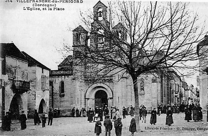 L'église et la place, vers 1905 (carte postale ancienne). - Villefranche-du-Périgord