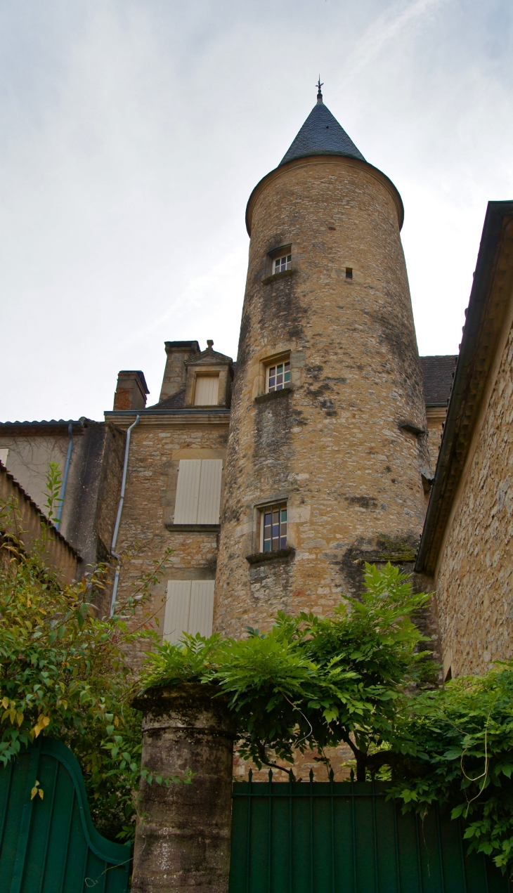 Dans le village. - Villefranche-du-Périgord