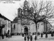 L'église et la place, vers 1905 (carte postale ancienne).