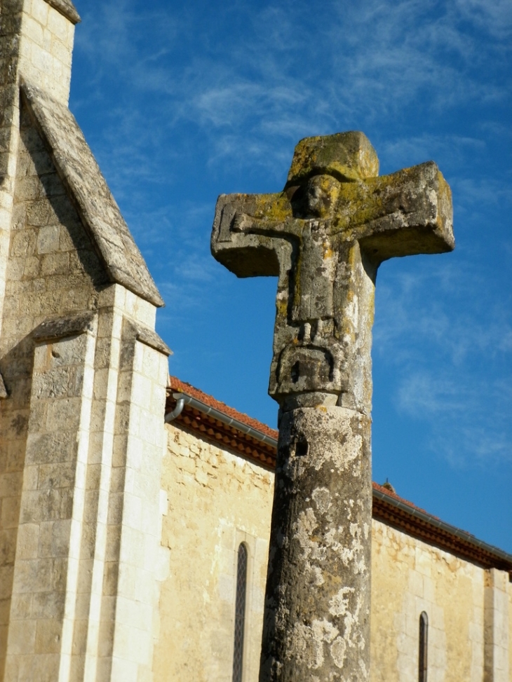 La croix de cimetière XVIème. - Arbis