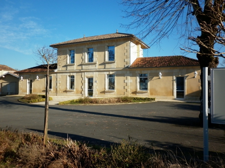 La mairie. - Arbis