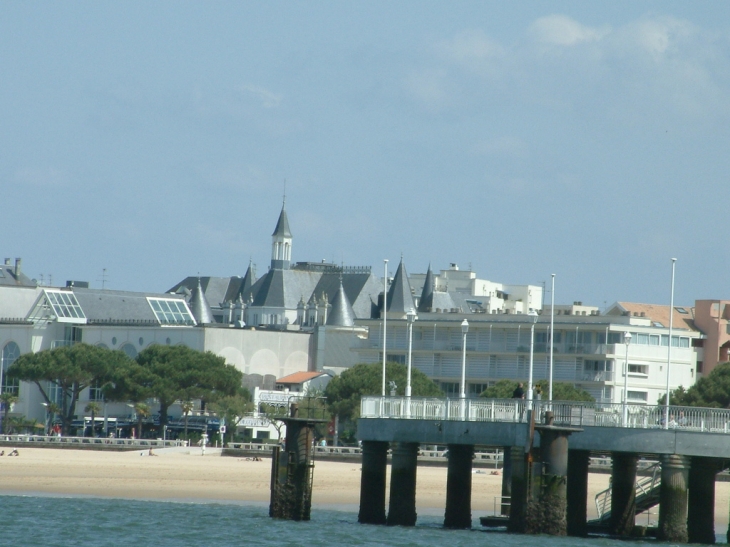 Arcachon - l'esplanade et le casino