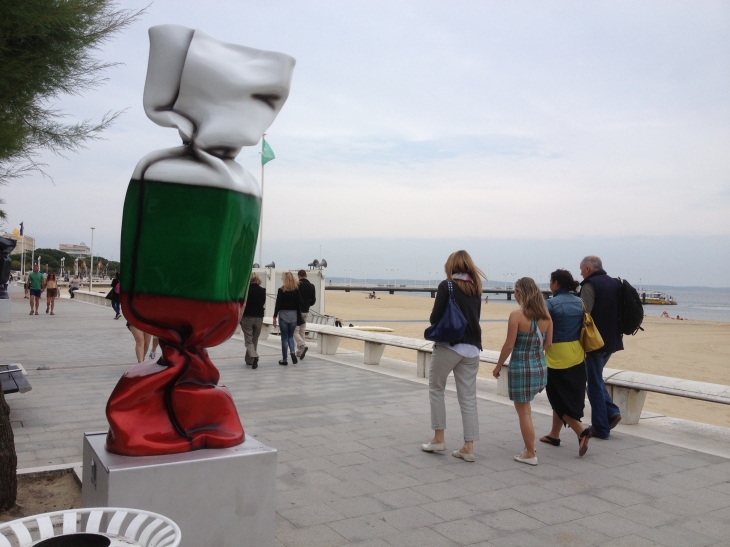 Promenade sur le front de mer. - Arcachon