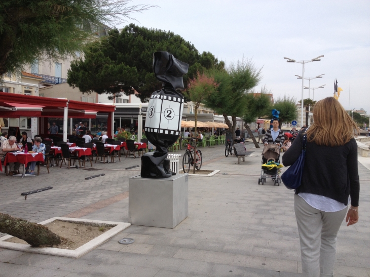 Promenade sur le front de mer. - Arcachon