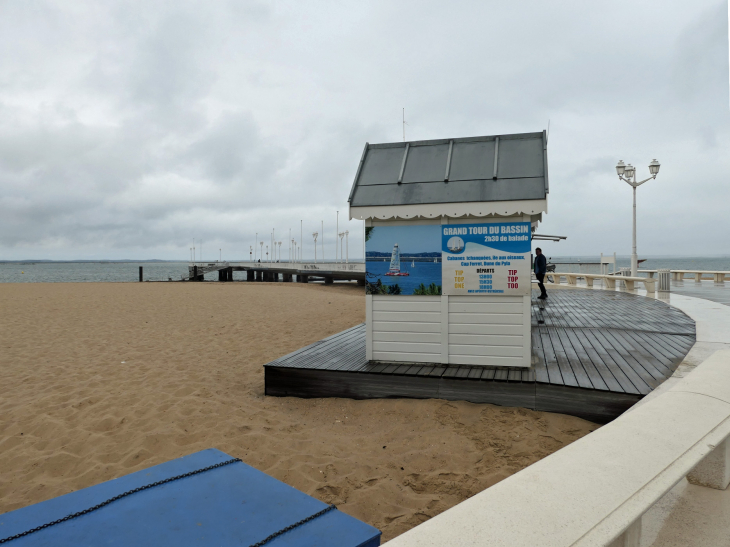 La jetée Thiers déserte un jour de pluie - Arcachon