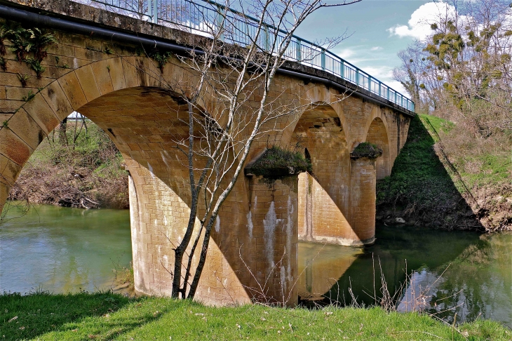 Le pont de Bagas