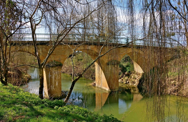 Le pont de Bagas