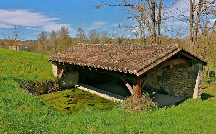 Le Lavoir - Bagas