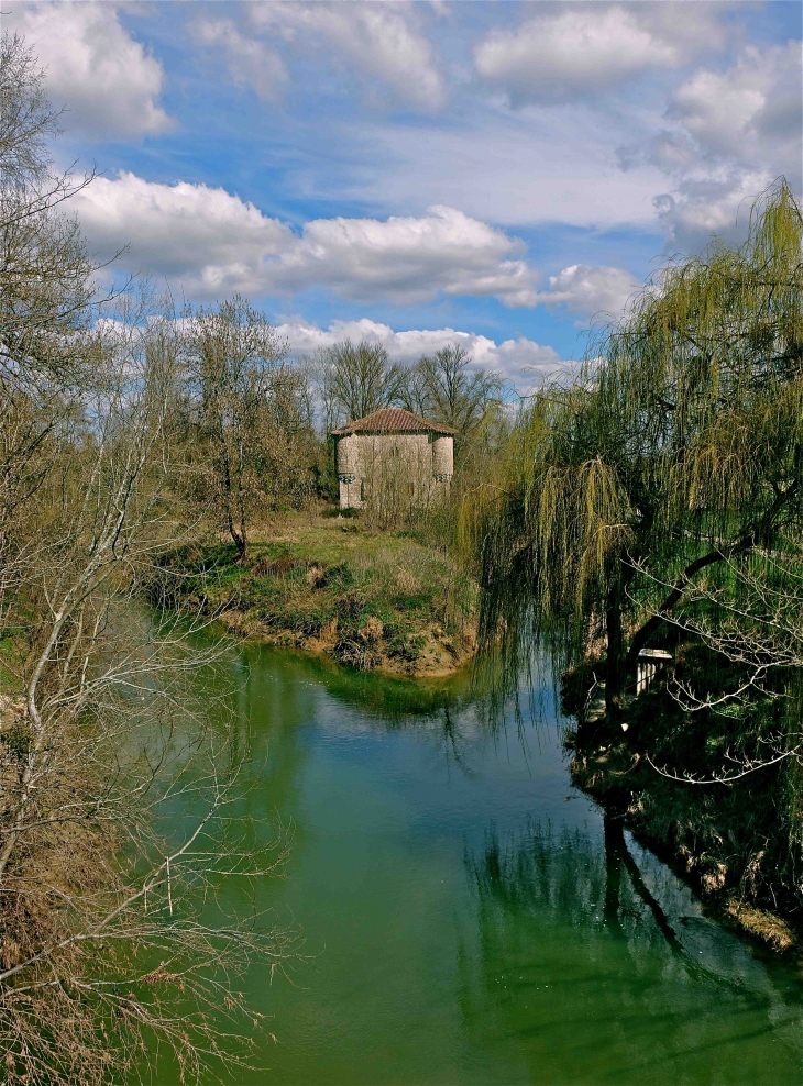 Le Dropt et le moulin fortifié - Bagas