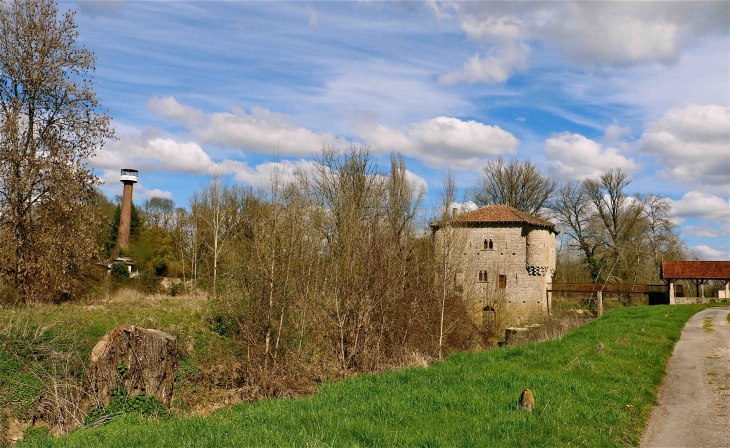 Le moulin fortifié - Bagas