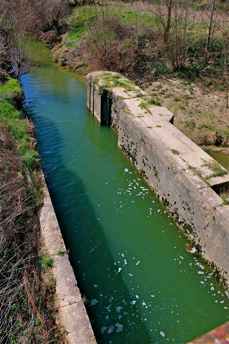 Le moulin fortifié - Bagas