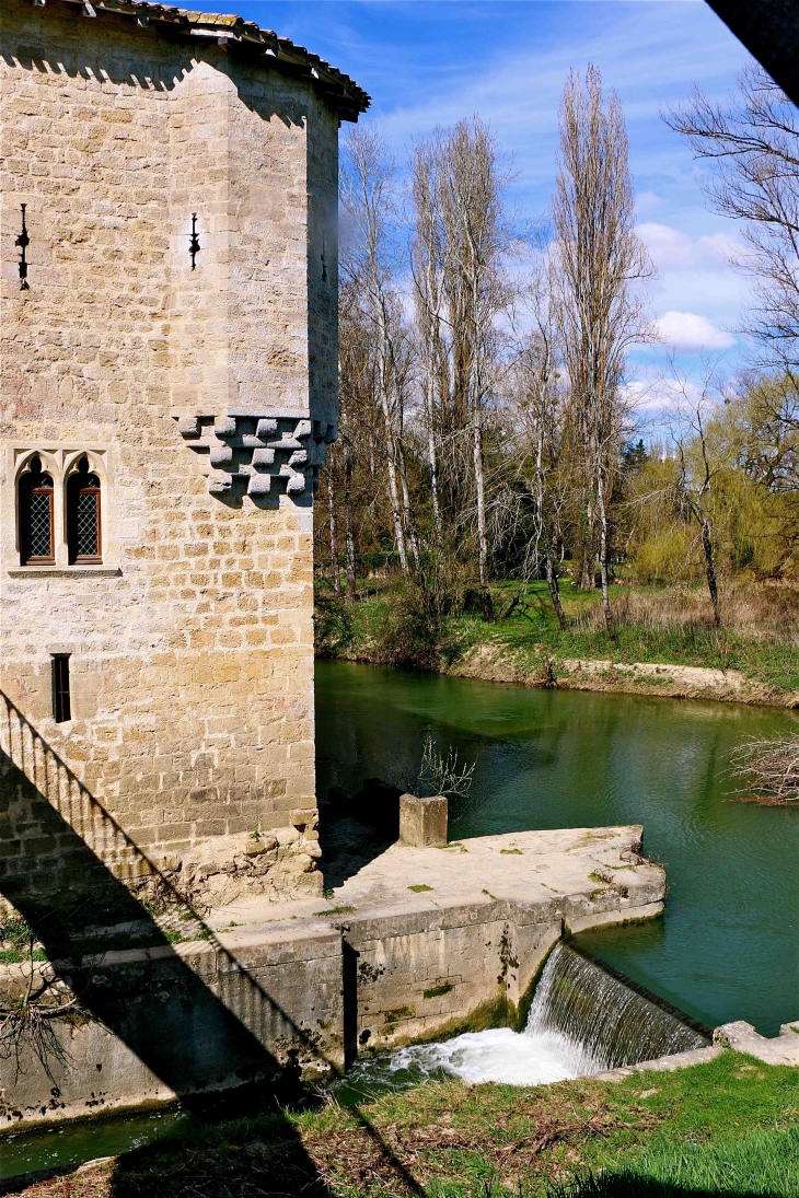 Le moulin fortifié - Bagas